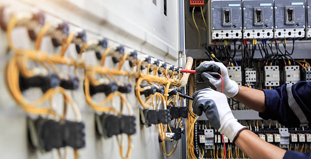 Professional Electrician technician working in Bath, MI